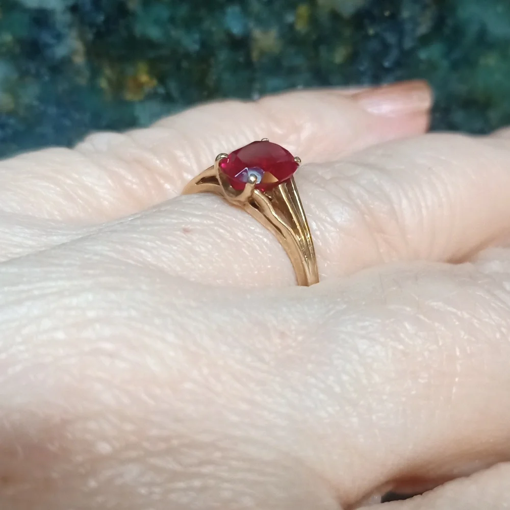 10K solid gold vintage ruby Ring sz 7.5